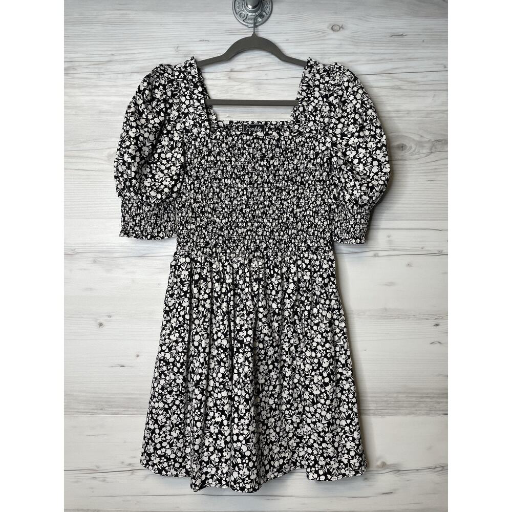 Everily Dress Womens Medium Black White Floral Puff Sleeve‎ Smocked Cotton Mini